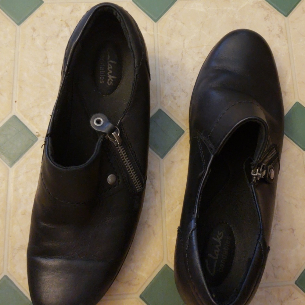 Clark's Bendable black ankle boots womens size 10M